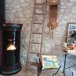 Au Combe De Canet Pensión 3*