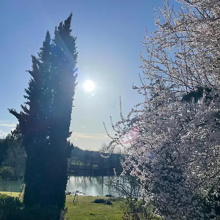 Au Combe De Canet Pensión 3*