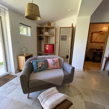 Au Combe De Canet 3*